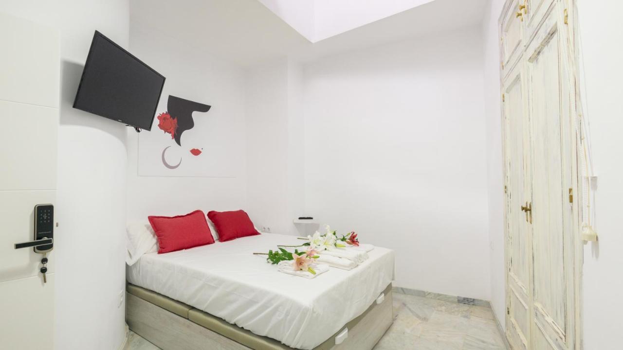 Guesthouse Room & Studio Seville La Flamenka מראה חיצוני תמונה