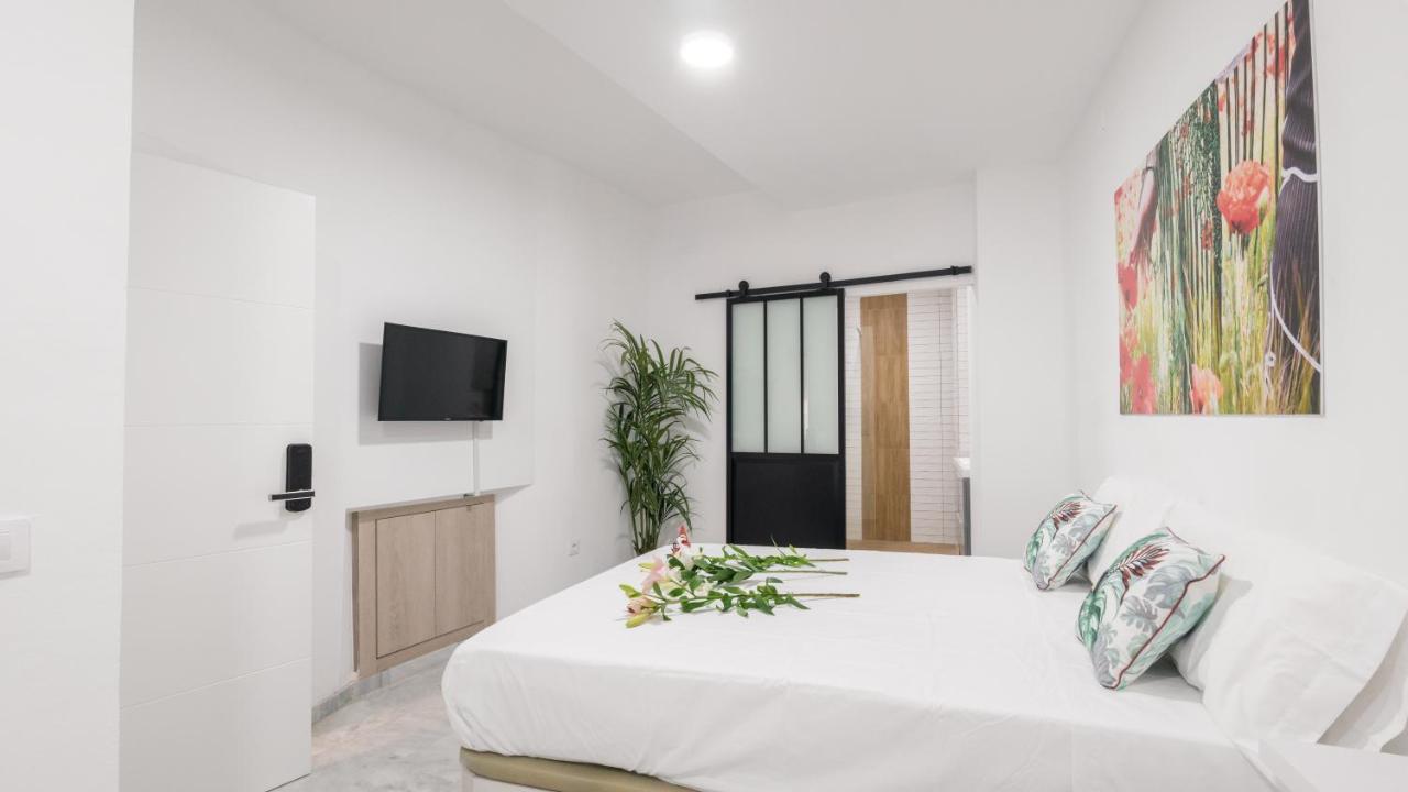 Guesthouse Room & Studio Seville La Flamenka מראה חיצוני תמונה